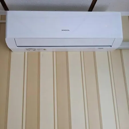 In Center Of With A/c بارنو